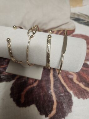 Gold-Tone Women's Bracelet Set - Elegant Mixed Bangles